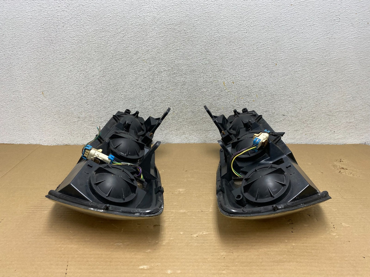 2004 to 2007 Chevrolet Malibu Left+Right Set Headlights AG9321 DW11