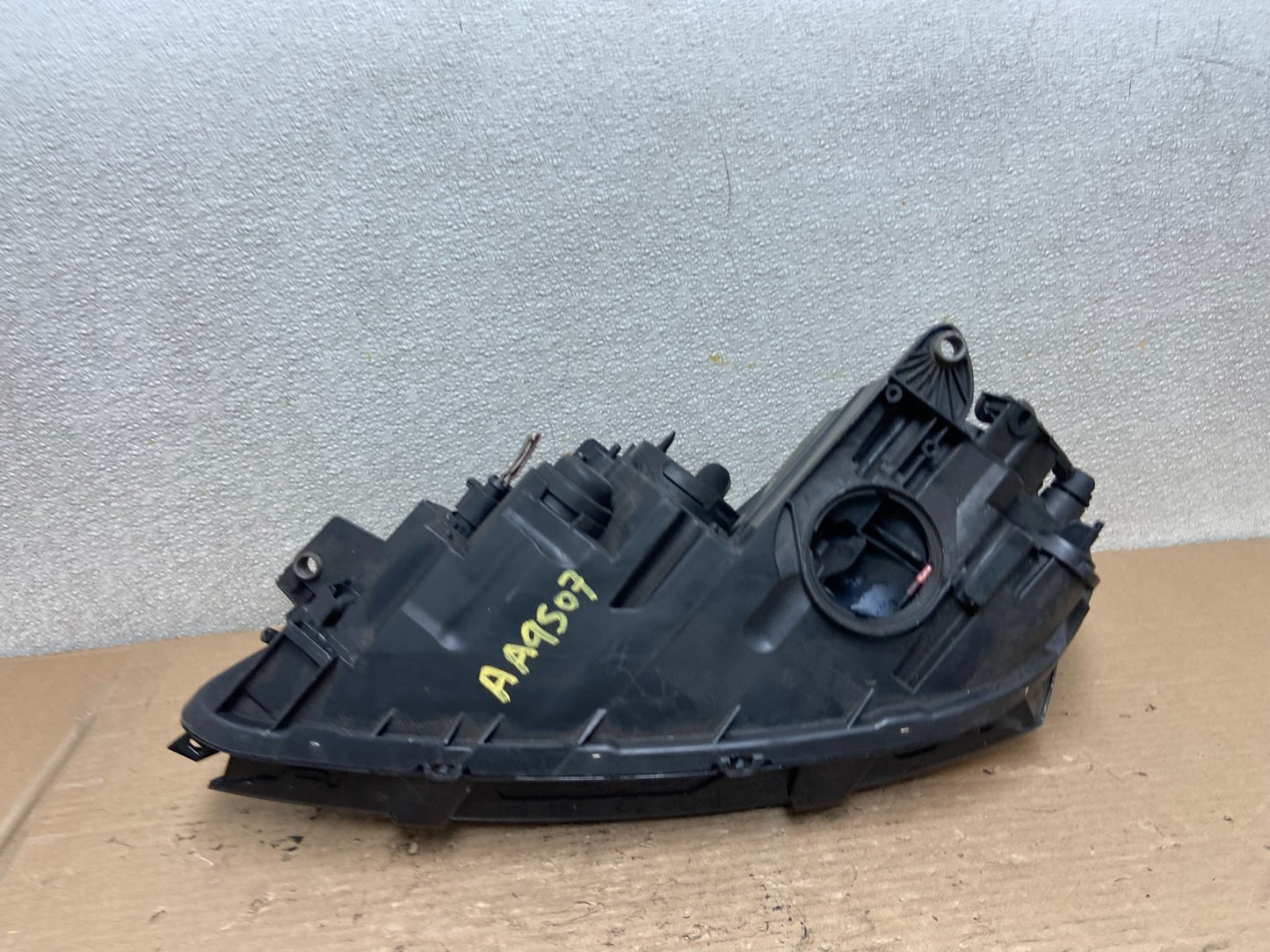2012-2015 Volkswagen Passat Right Passenger RH Halogen Headlight OEM AA9507 DW7