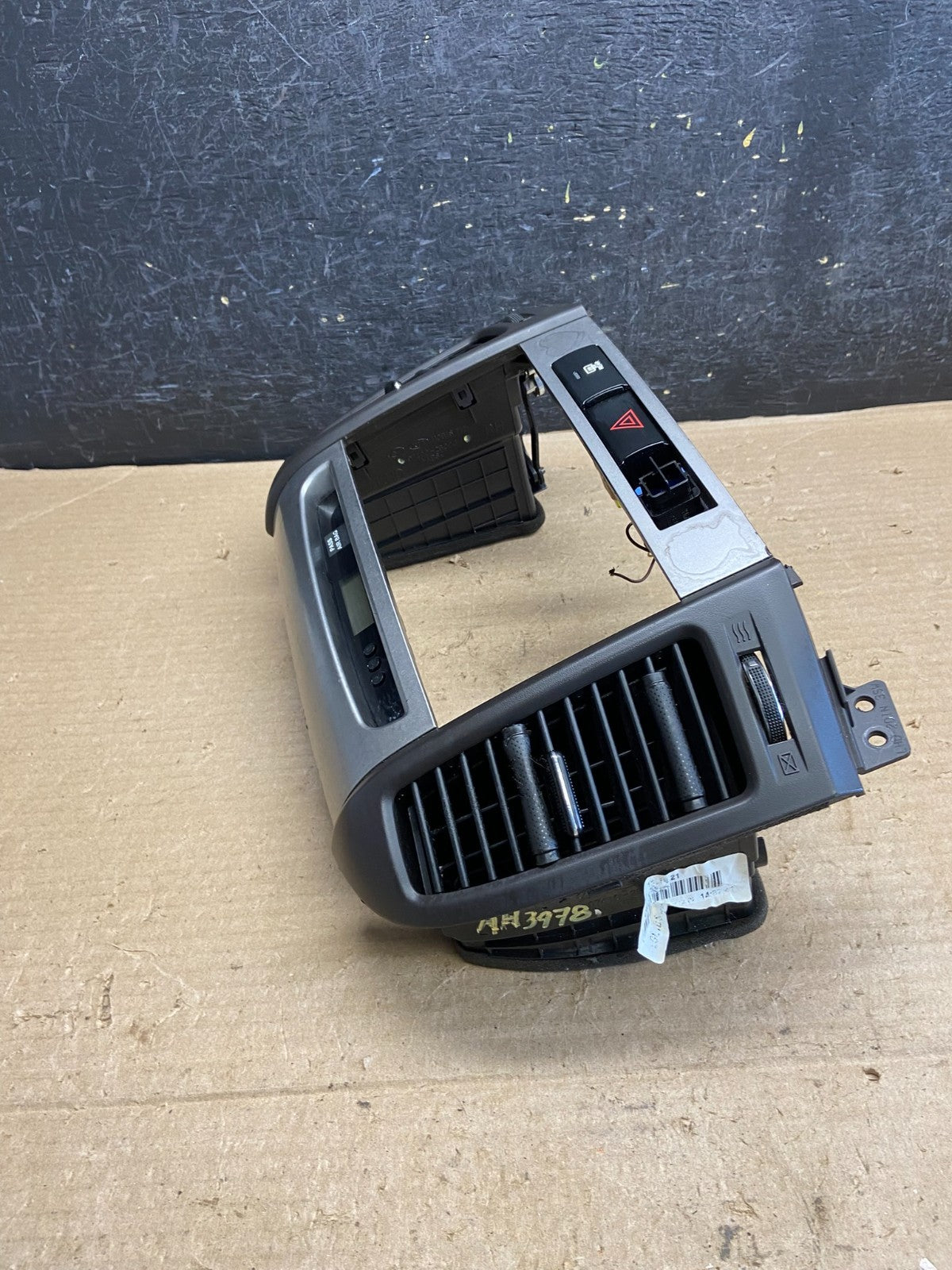 2007 to 2009 Hyundai Santa Fe Center Dashboard Air Vent AH3978 DG1