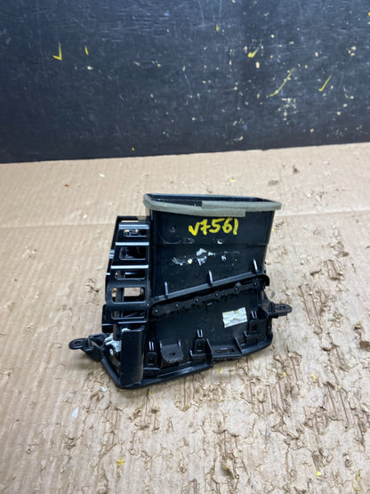2014 to 2019  Chvrolet Silverado Front Panel Dashboard Air Vent V7561 DG4