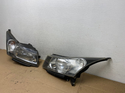 2011 to 2015 Chevrolet Cruze Halogen Left+Right Set Headlights AF4630 LK1