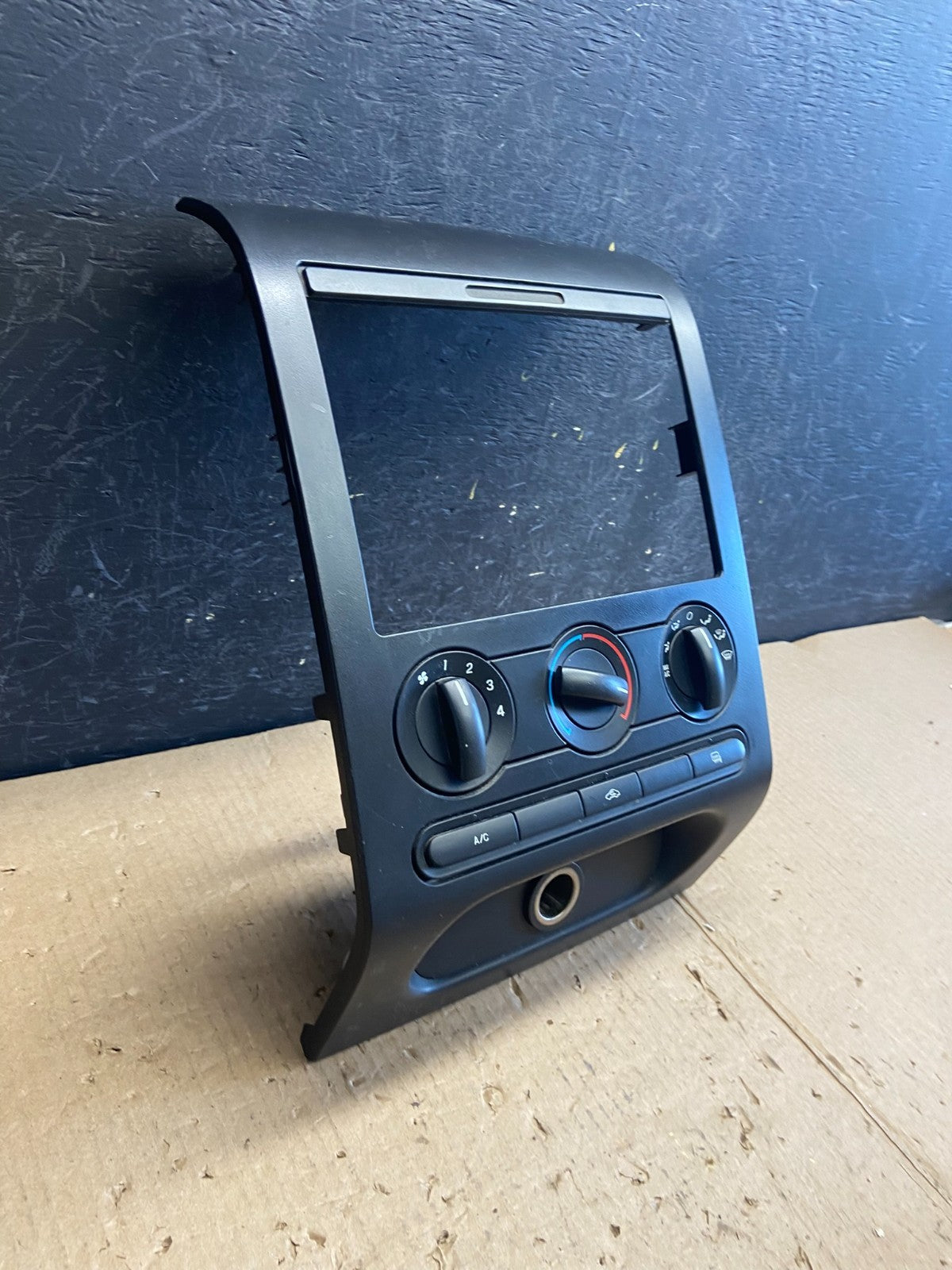 2004 to 2008 Ford F150 Radio Climate Dash Bezel Surround Black AE4103 DG2