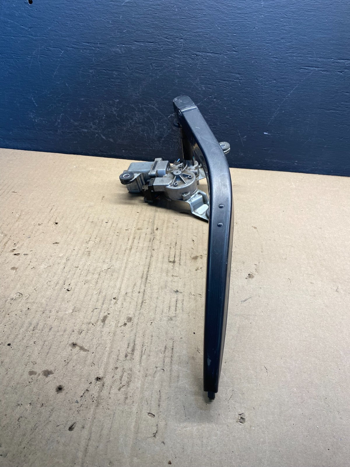 2017-2020 GMC Acadia Tailgate Back Door Rear Wiper Motor Wiper AC1002 DG2