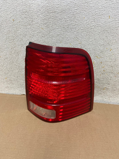 2002 to 2005 Ford Explorer Right Passenger Rh Side Tail light AH9319 LK0