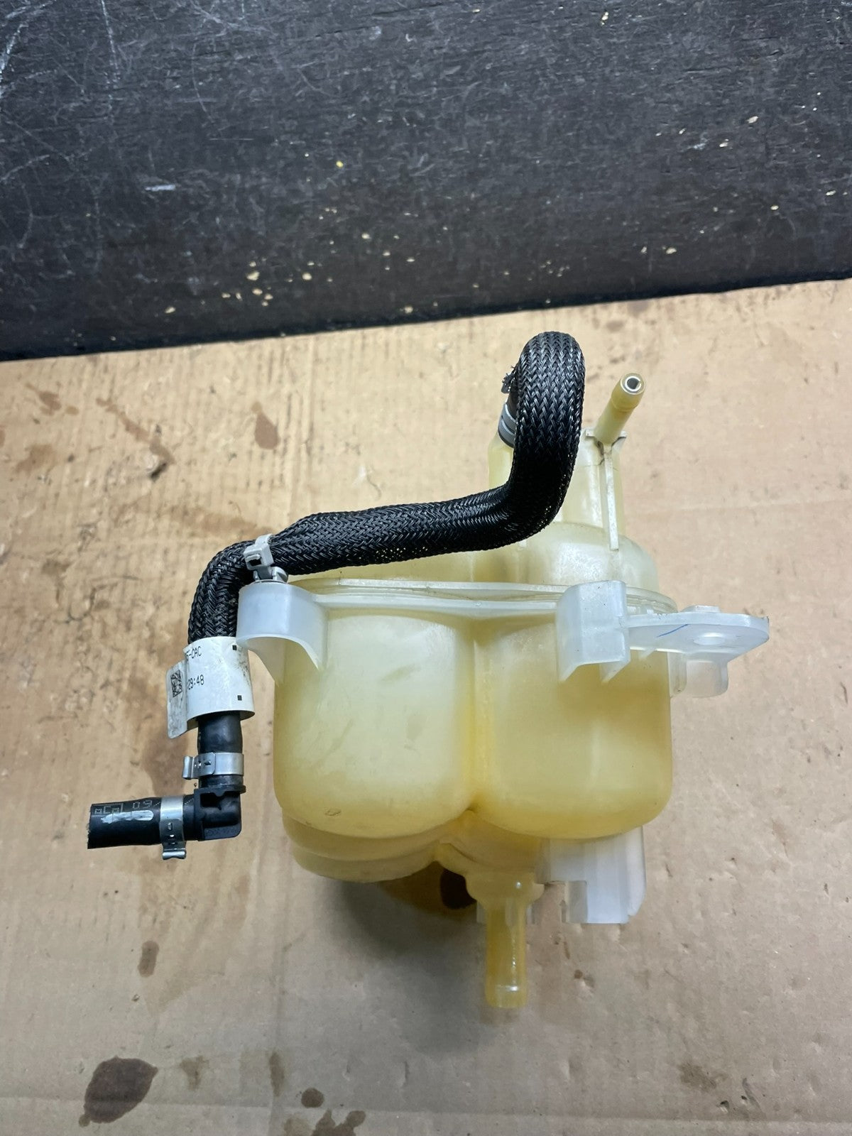 2020-2023 Ford Explorer Radiator Coolant Recovery Bootle Tank  W7082  DG1