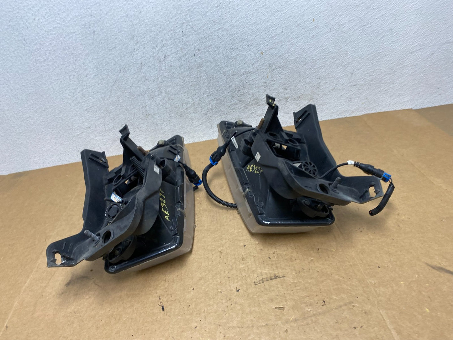 1995 to 1999 Chevrolet Cavalier Left+Right Set Halogen Headlight AE3227 DG8