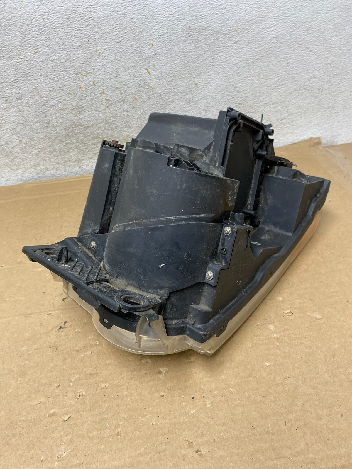 2005 - 2009 Land Rover Lr3 Right Passenger Rh Side Halogen Headlight AH8267 DW7