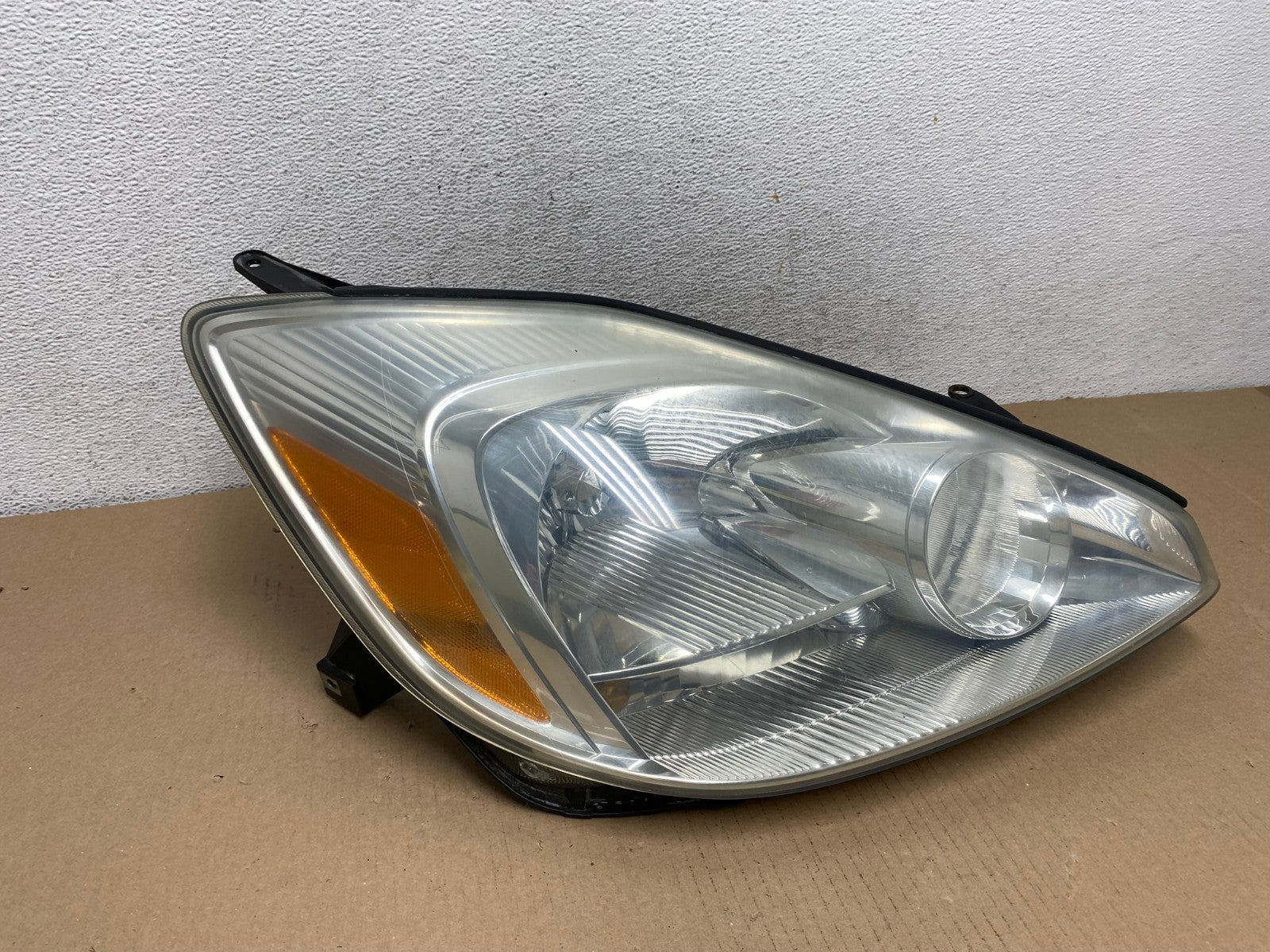 2004-2005 Toyota Sienna Right Passenger Halogen Headlight AF3051 LK2