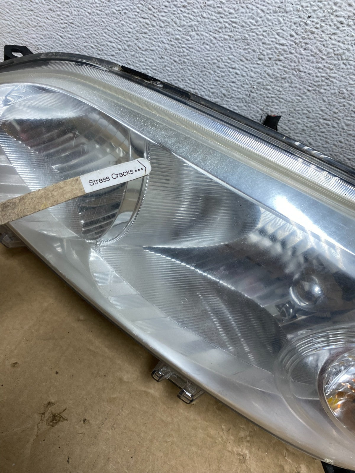 2009 to 2014 Toyota Matrix Left Driver LH Side Halogen Headlight AF7366 DW4