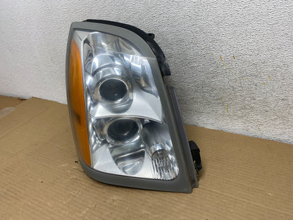 2004 to 2009 Cadillac SRX Right RH Side Xenon Headlight AG9326 DW2