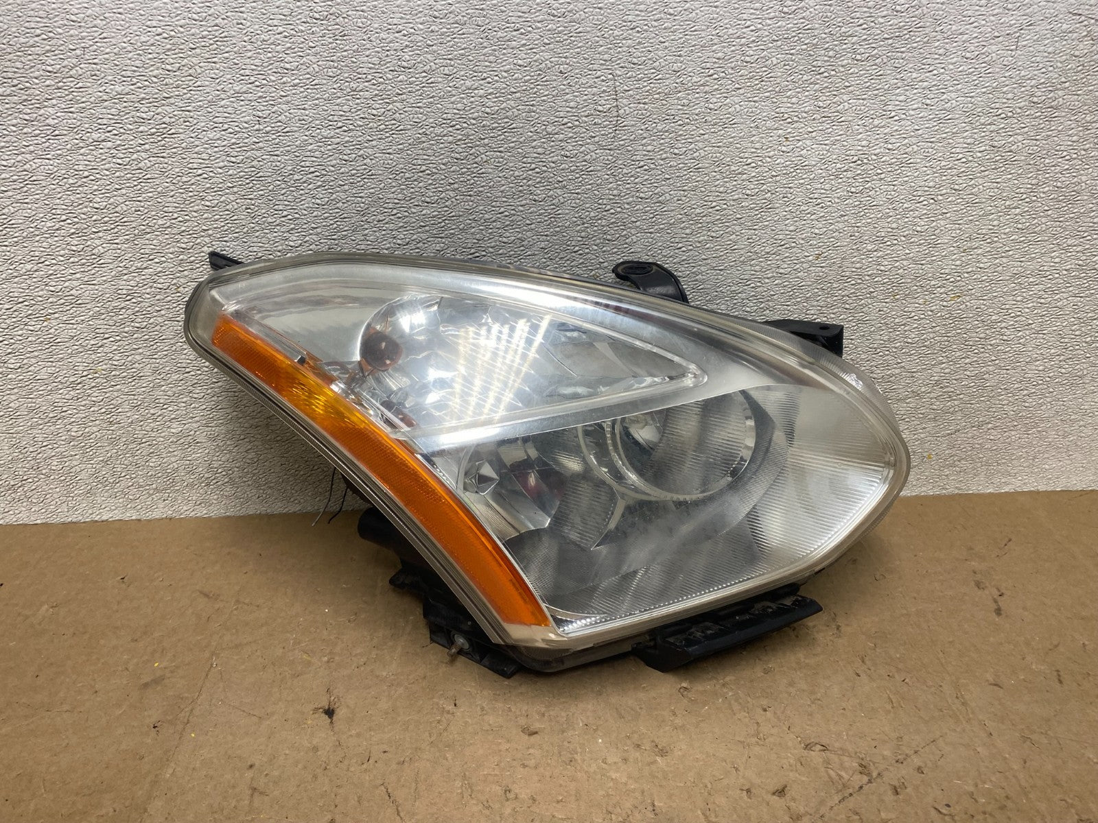 2009-2013 Nissan Rogue Right Passenger Xenon HID Headlight OEM W9073 DW0