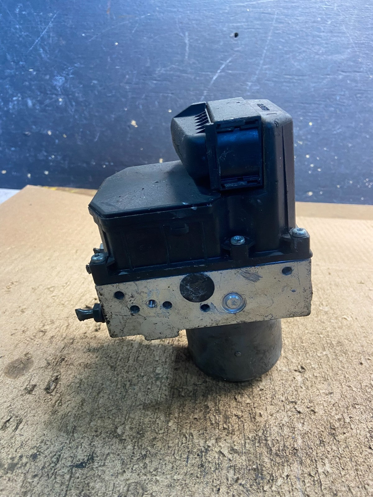 2001 2002 2003 BMW 325i 330i ABS Anti Lock Brake Pump 3451 6762113 z8937 DG2