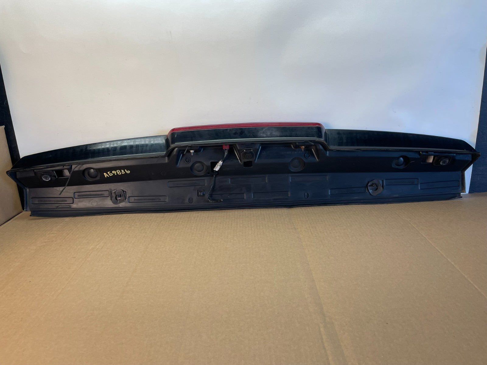 2007-2014 Chevrolet Tahoe Suburban Yukon Spoiler Wing 3rd Brake Light AG9836 DG6