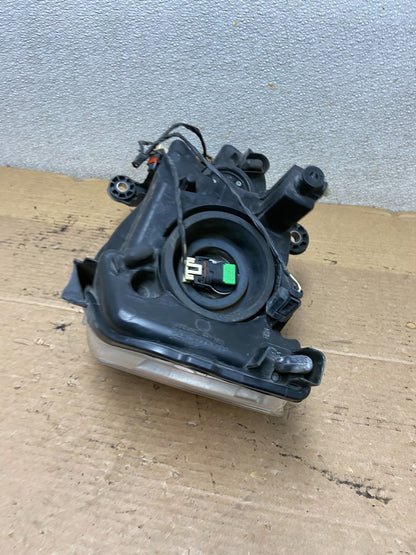 2011 to 2016 Chrysler Town and Country Right Passenger Headlight AB3344 DW10
