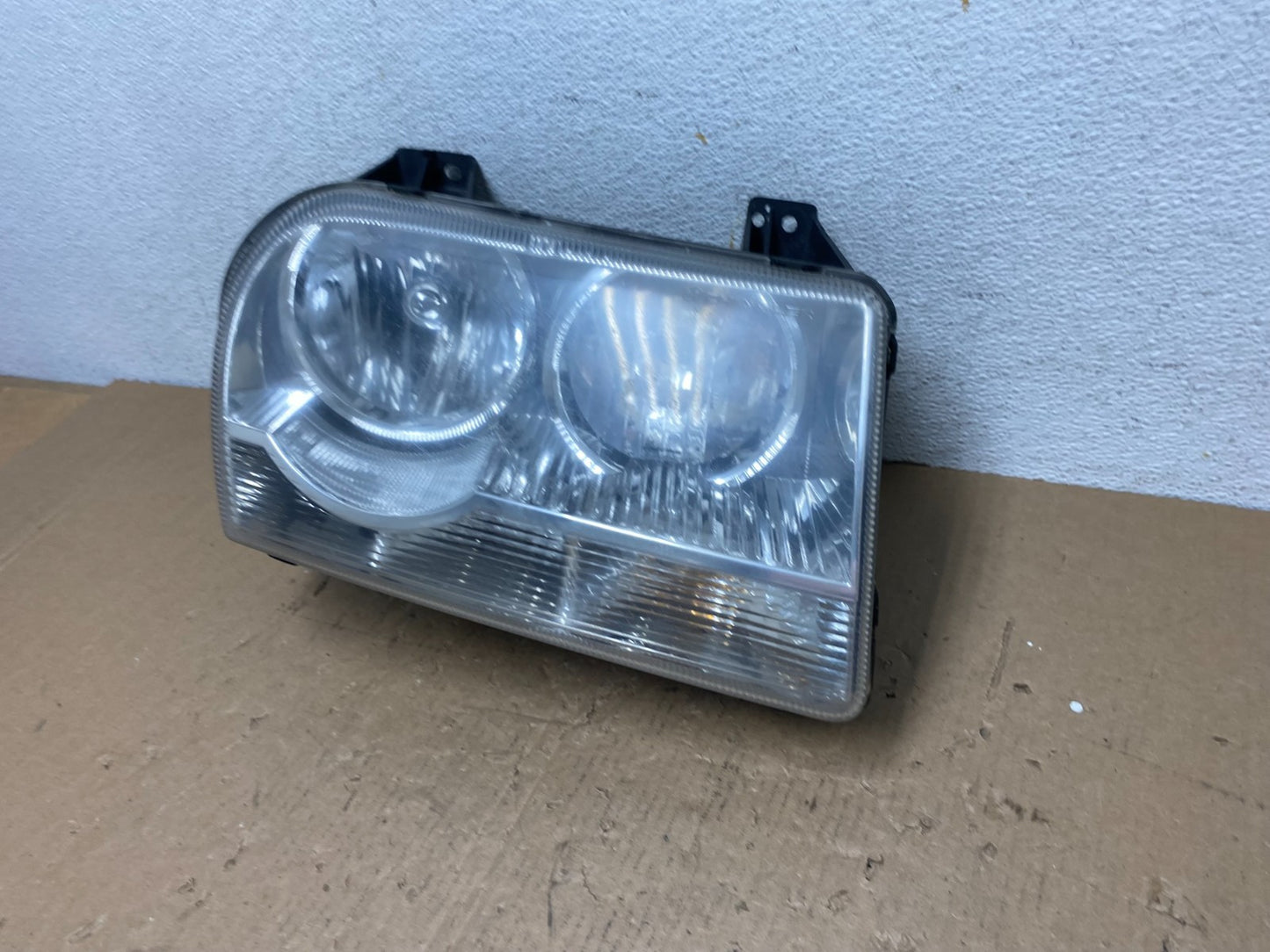 2005 2006 2007 Chrysler 300 Right Passenger RH Halogen Headlight AD8075 DW1