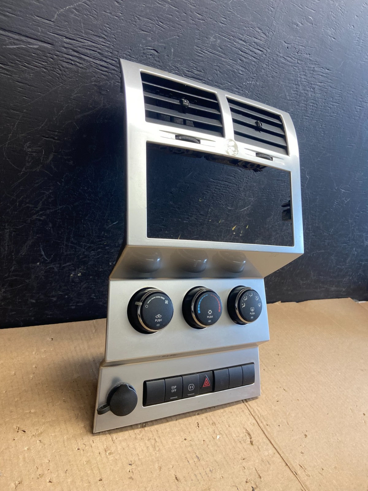 2007 to 2012 Dodge Nitro Dash Climate Temperature Control Radio Bezel AE3985 DG2