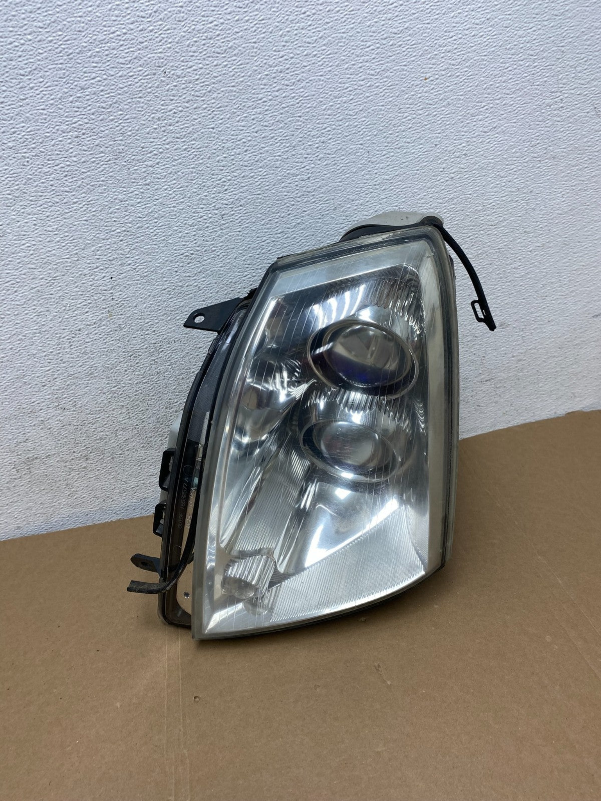 2005 to 2011 Cadillac STS Left Driver LH Side Xenon Headlight AD7841 DW0