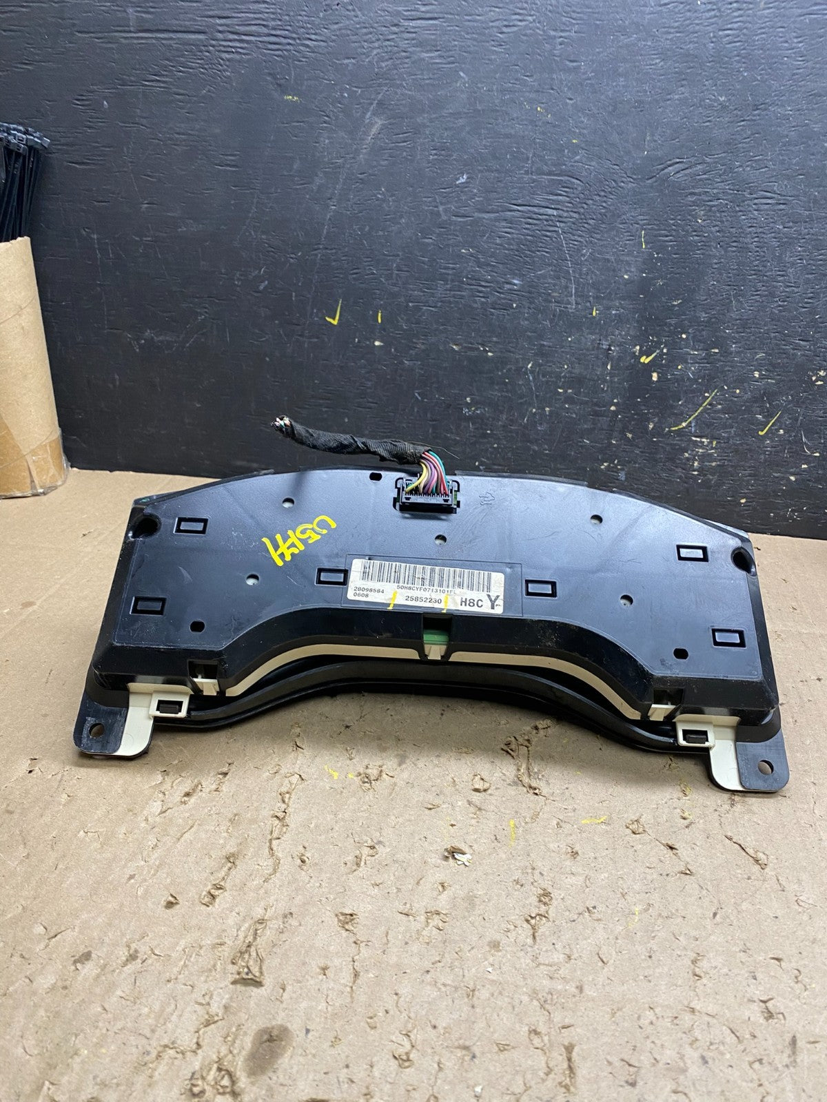 2008 to 2010 Chevrolet Express 1500 Speedometer Cluster Gauge U5171 DG6