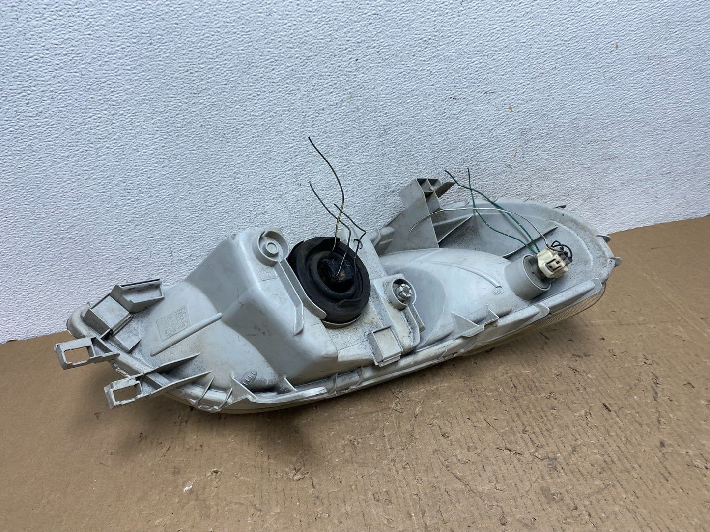 2000 2001 2002 Toyota Echo Left Driver LH Side Headlight AD8812 DW6