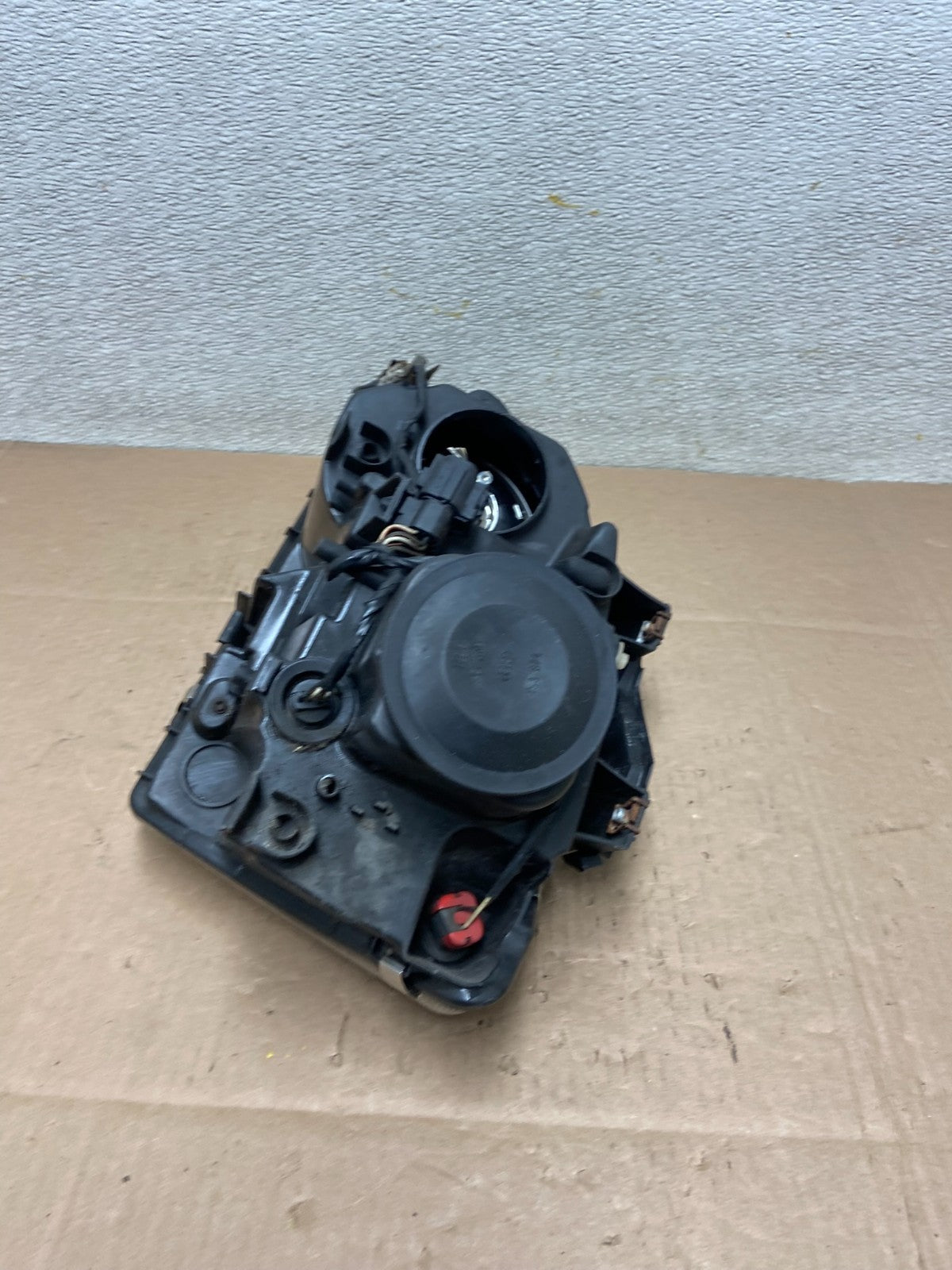 2004 to 2006 Chrysler Pacifica Headlight Right Passenger Halogen OEM Y1038 DW7