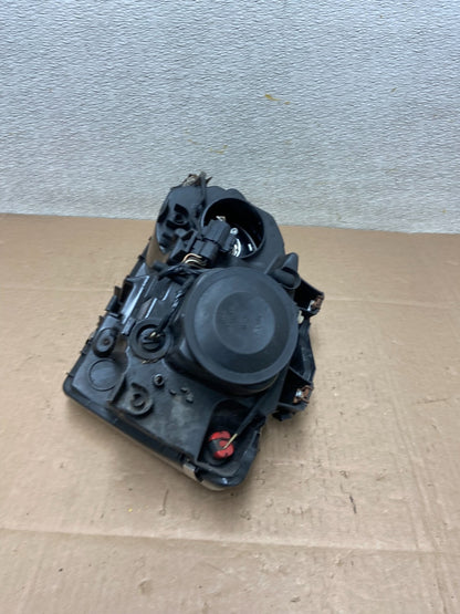 2004 to 2006 Chrysler Pacifica Headlight Right Passenger Halogen OEM Y1038 DW7