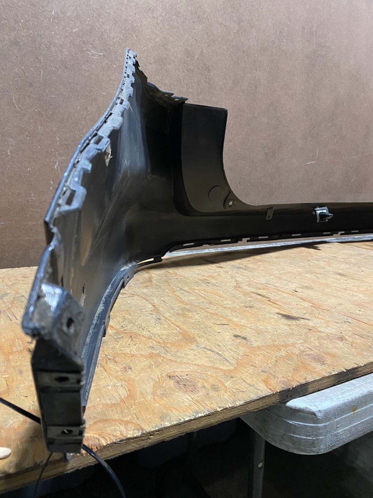 2016 to 2017 Ford Explorer Rear Upper Bumper Cover T6881 PS5