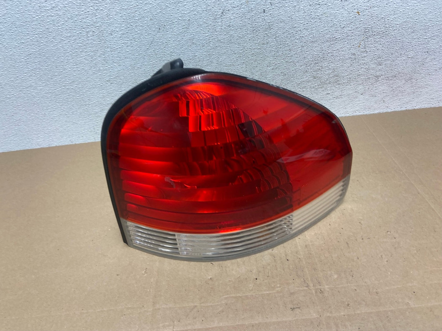 2005 to 2006 Hyundai Santa Fe Right Passenger Rh Side Tail Light AE4956 LK0