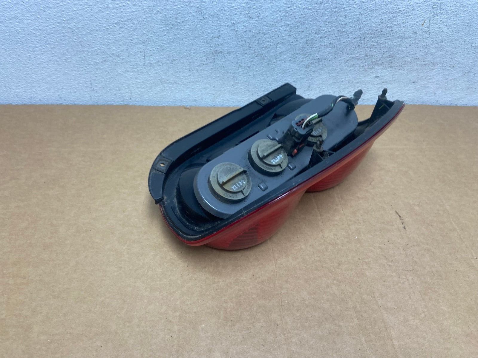 2002 2003 2004 Jeep Liberty Right Passenger Rh Side Tail Light AD5297 LK5