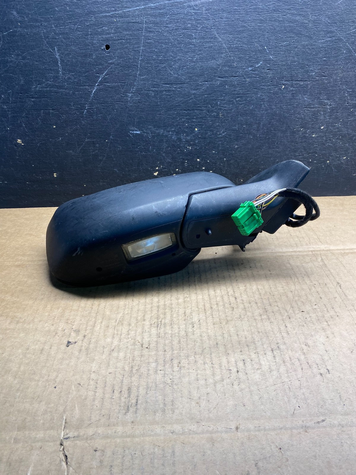 2003 to 2006 Volvo XC90 Right Passenger Side View Door Mirror OEM AB3991 MS3