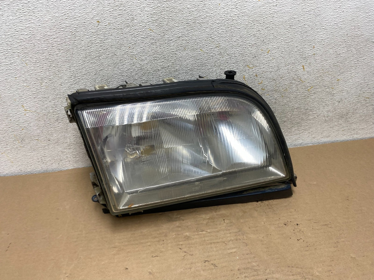 1997-1999 Mercedes W140 S320 S500 Right Passenger Side Headlight AH9389 DG0