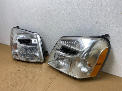 2005 to 2009 Chevrolet Equinox Left+Right Set Halogen Headlights AC7617 DW1