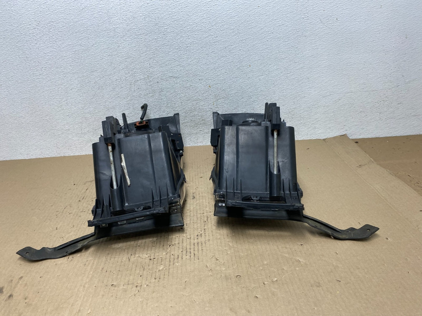 2002 to 2005 Dodge Ram Left+Right Side Halogen Headlights AE7098 DW10