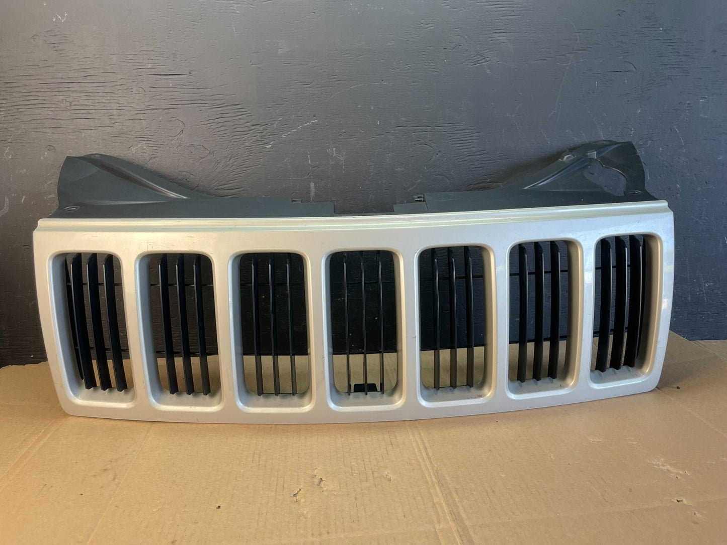 2008 2009 2010 Jeep Grand Cherokee Front Upper Grill Grille OEM AC2165 DG0