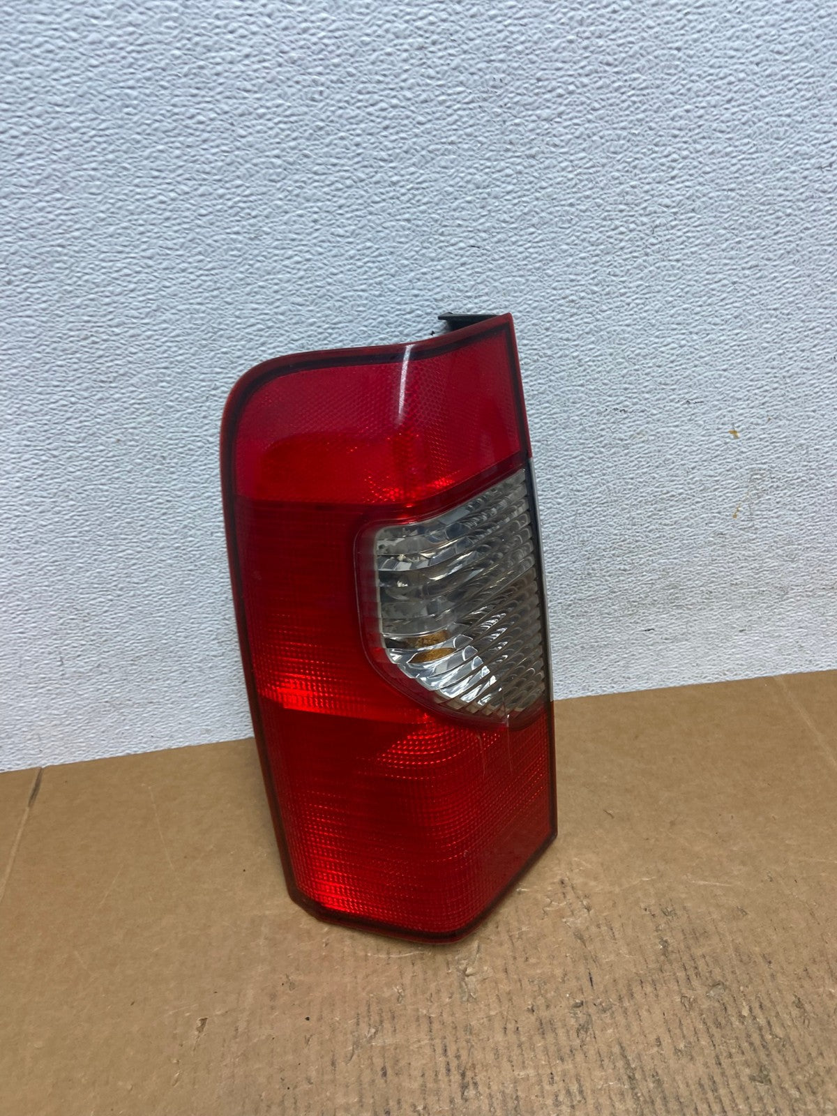 2002 2003 2004 Nissan Xterra Left Driver Side Tail Light AE1400 LK2