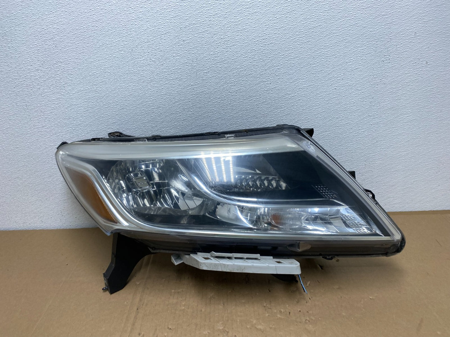 2013 to 2016 Nissan Pathfinder Right Passenger RH Side Headlight OEM AB6844 DW0