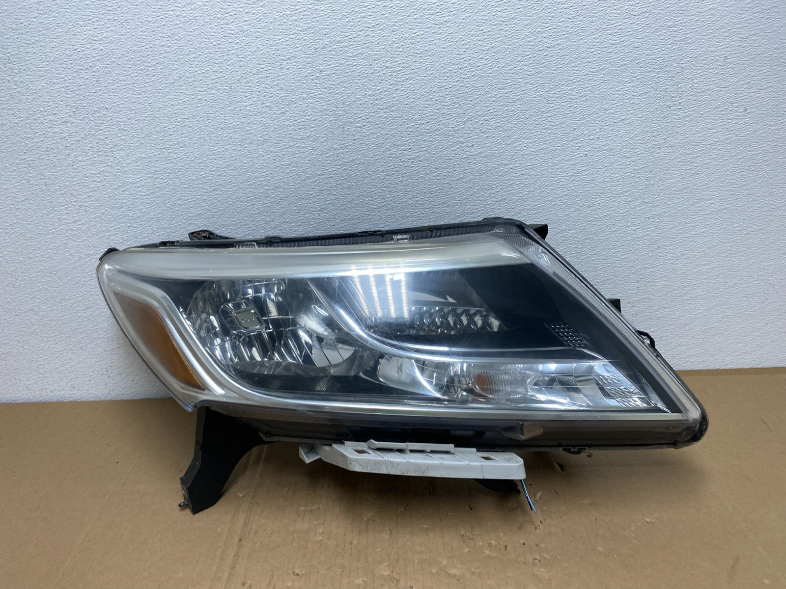 2013 to 2016 Nissan Pathfinder Right Passenger RH Side Headlight OEM AB6844 DW0