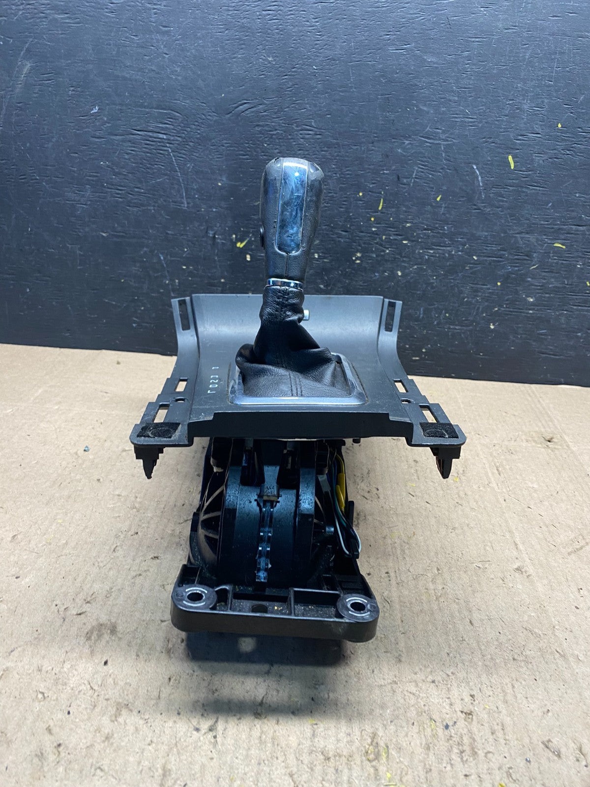 2013 to 2019 Lincoln MKT  Automatic Transmission Gear Shifter Selector R8450 DG1