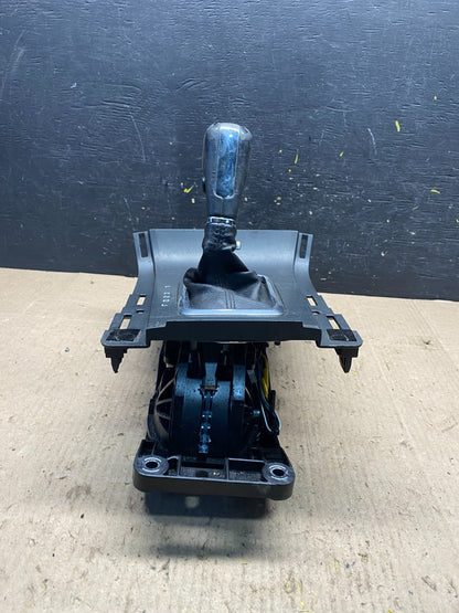 2013 to 2019 Lincoln MKT  Automatic Transmission Gear Shifter Selector R8450 DG1