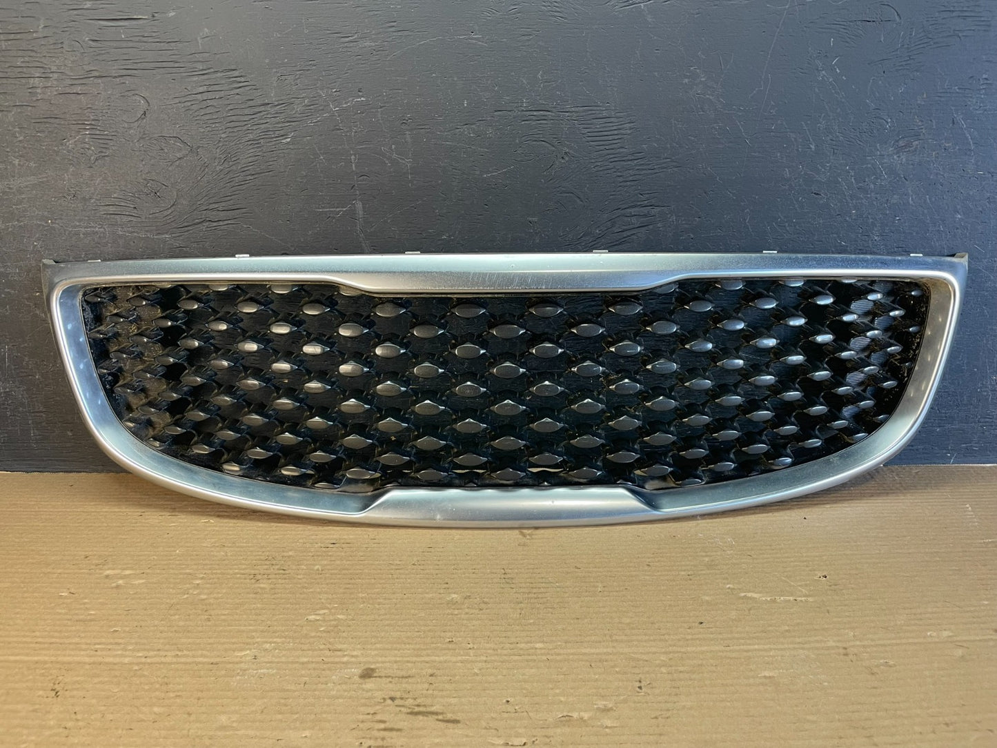 2015 to 2018 Kia Sedona Front Upper Grill Grille AF3469 DG0