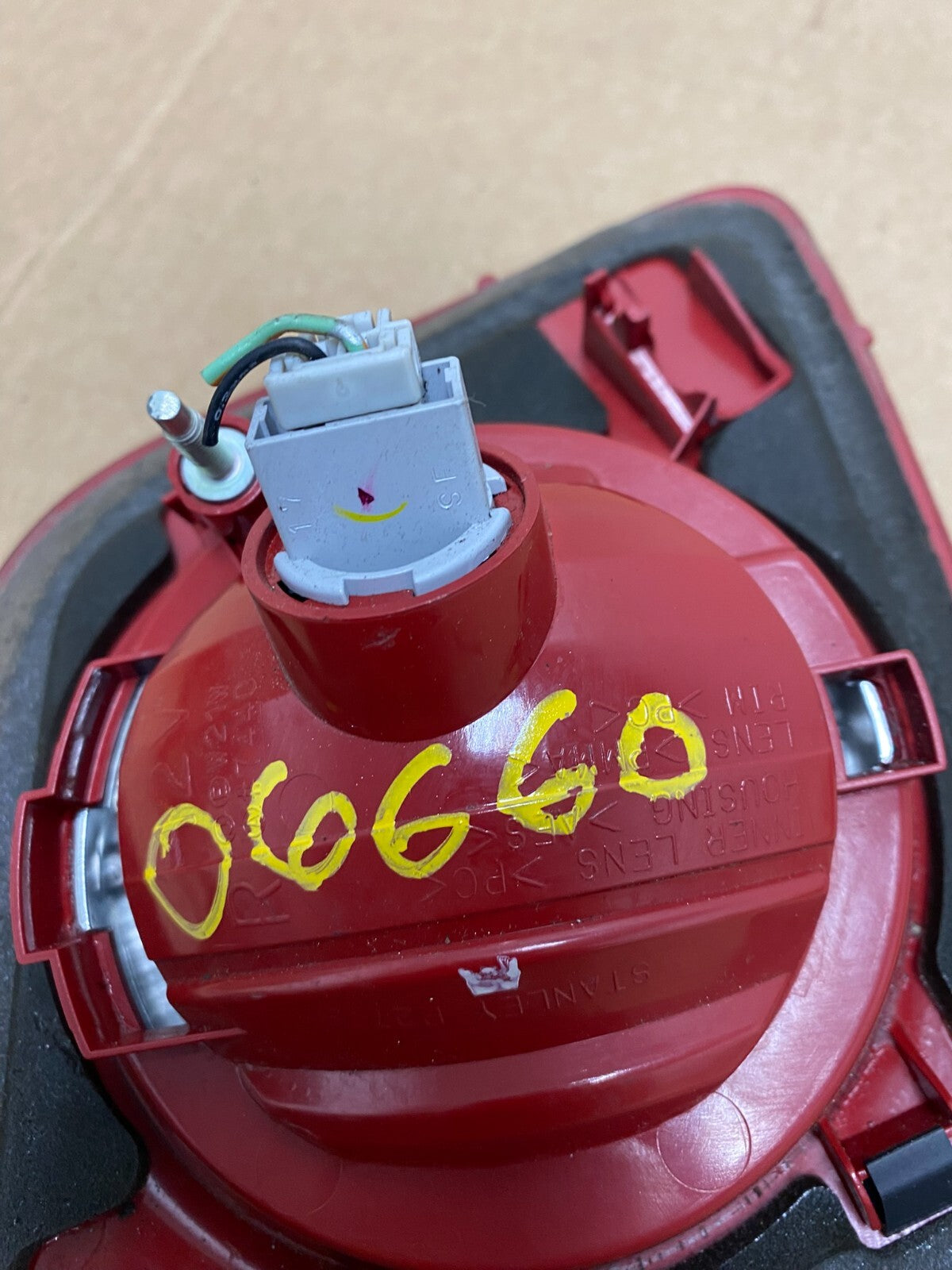 2004 2005 2006 Mazda 3 Sedan Right Passenger Side Tail Light inner OEM O6660 DW8