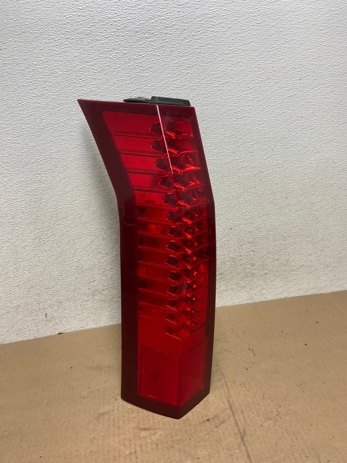 2004 to 2009 Cadillac Srx Left Driver LH Side Tail Light AG4642 LK2