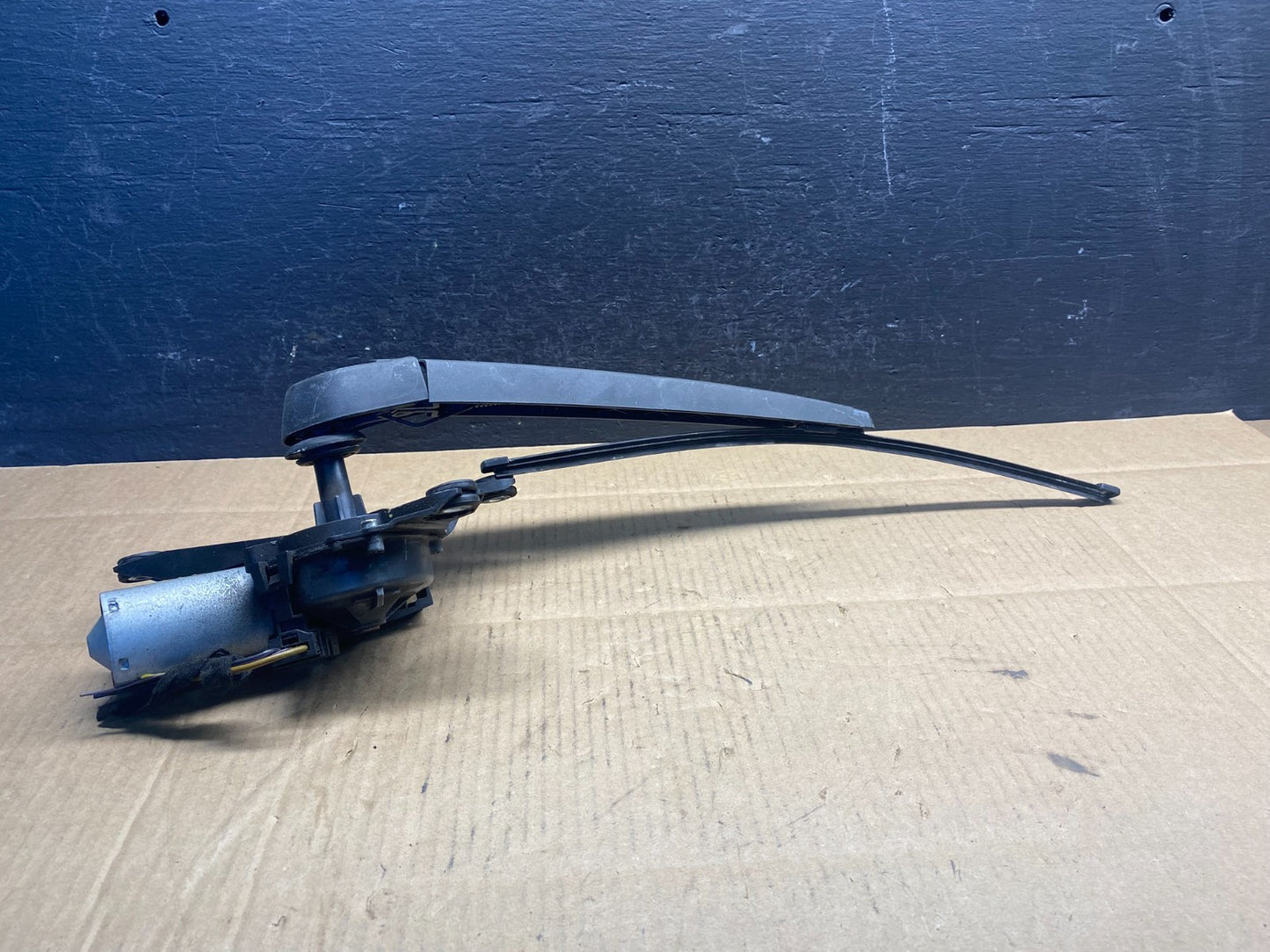2007 to 2013 BMW X5 E70 Rear Windshield Wiper Motor AD5075 DG1