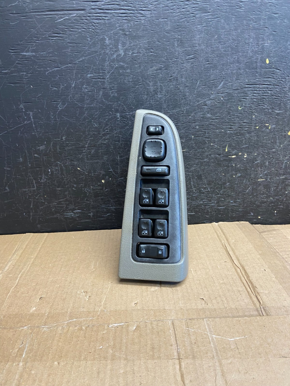 2003 to 2006 Suburban Tahoe Yukon Front Left Driver Window Switch AF2785 DG0