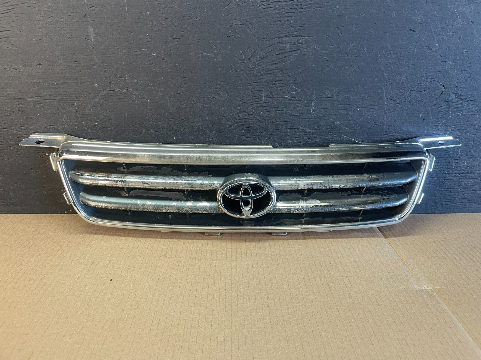 2000 to 2001 Toyota Camry Front Upper Grill Grille AE34780
