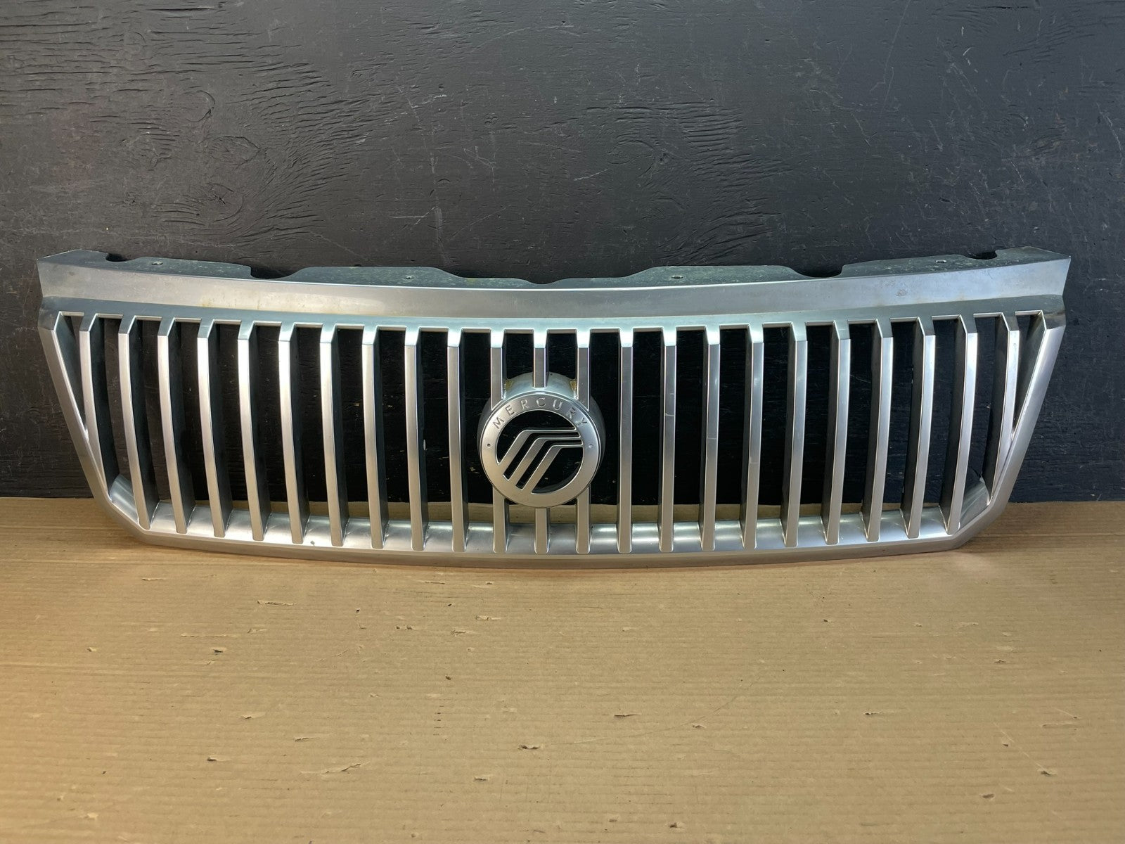 2002 to 2005 Mercury Mountaineer Front Upper Grill Grille AE8724 DG0