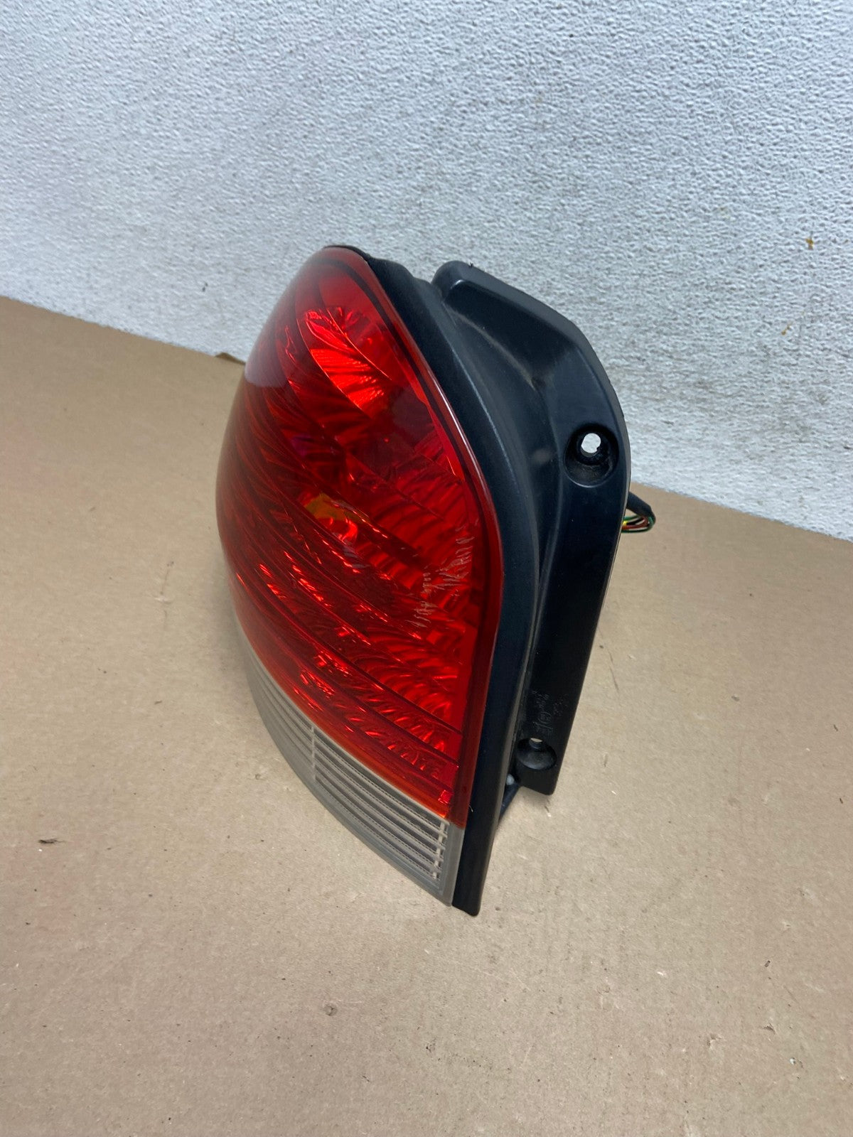 2005 to 2006 Hyundai Santa Fe Left Driver Side Tail Light AG3331 LK1