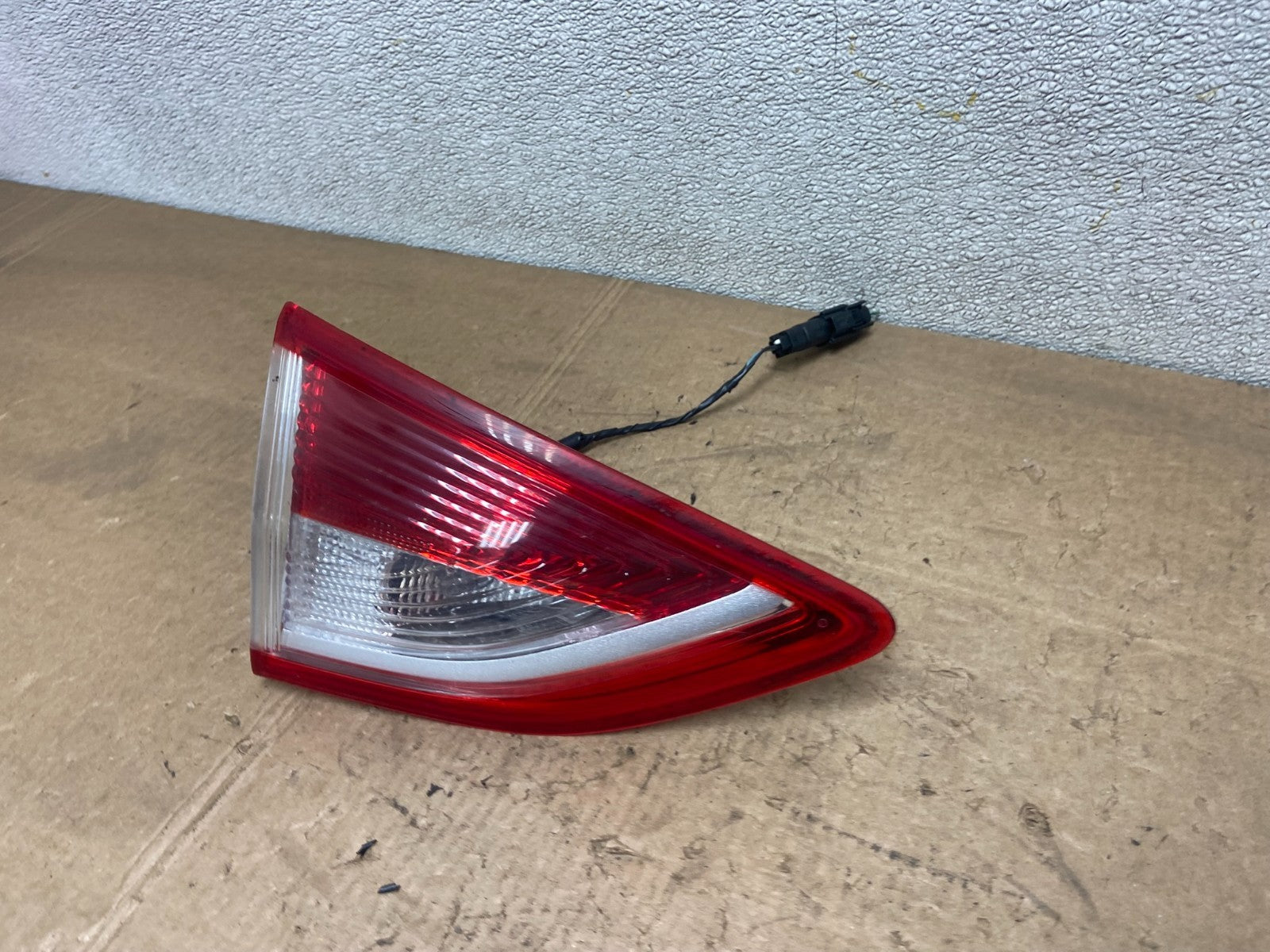 2013 to 2016 Ford Escape Left Driver LH Side Inner Tail Light OEM Y6790 DW1