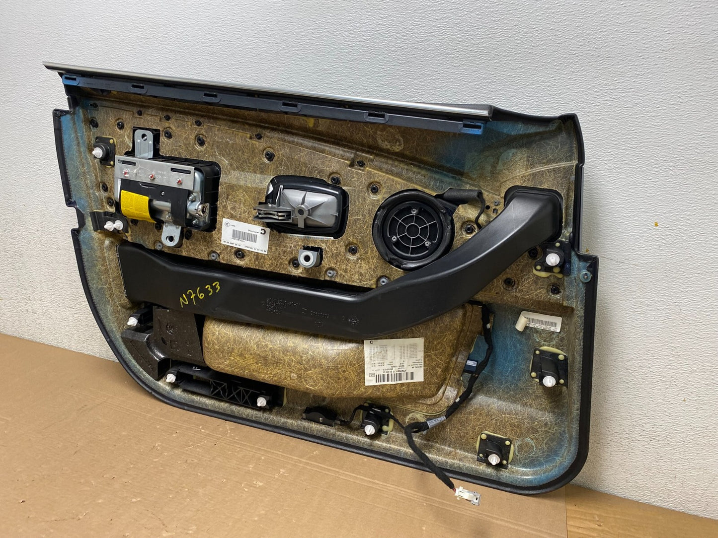 2006 to 2008 BMW 750i Front Right Passenger RH Door Trim Panel n7633 DG7