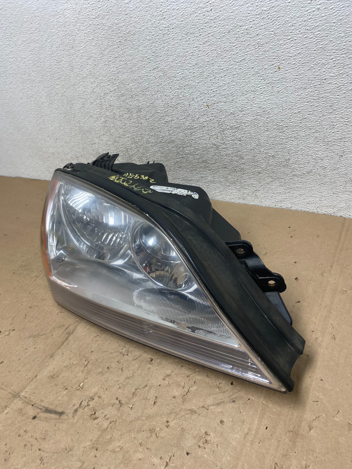 2003 to 2006 Kia Sorento Right Passenger Rh Side Headlight Halogen AG5382 DW1