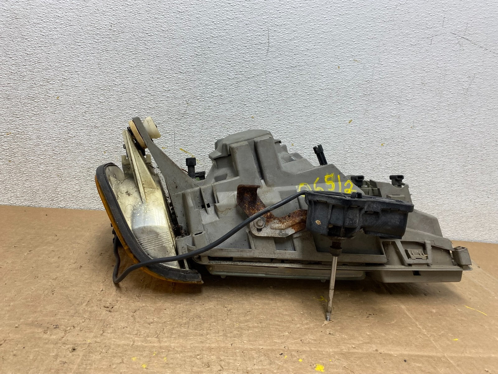 1986 to 1991 Mercedes-benz W126 Left Driver Side Halogen Headlight O6512 DW9